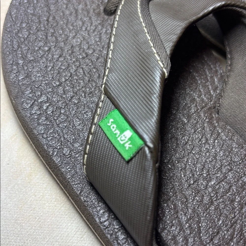 Sanuk Brown Flip Flops, Boys size 13, excellent condition